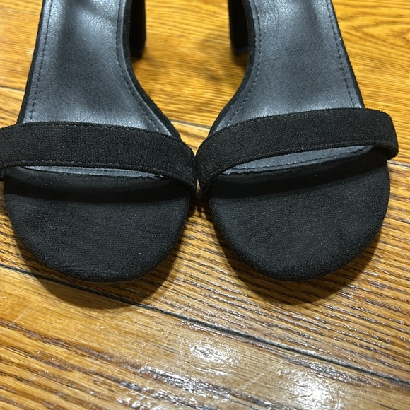 Black suede block heel open toe style ladies shoes. Ankle strap.Size 42 (US10). - Picture 2 of 11